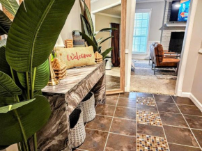 VillaQuèFrancia near Elvis Presley's Graceland 6 mins from Airport, Shuttle, & Rental Vehicle